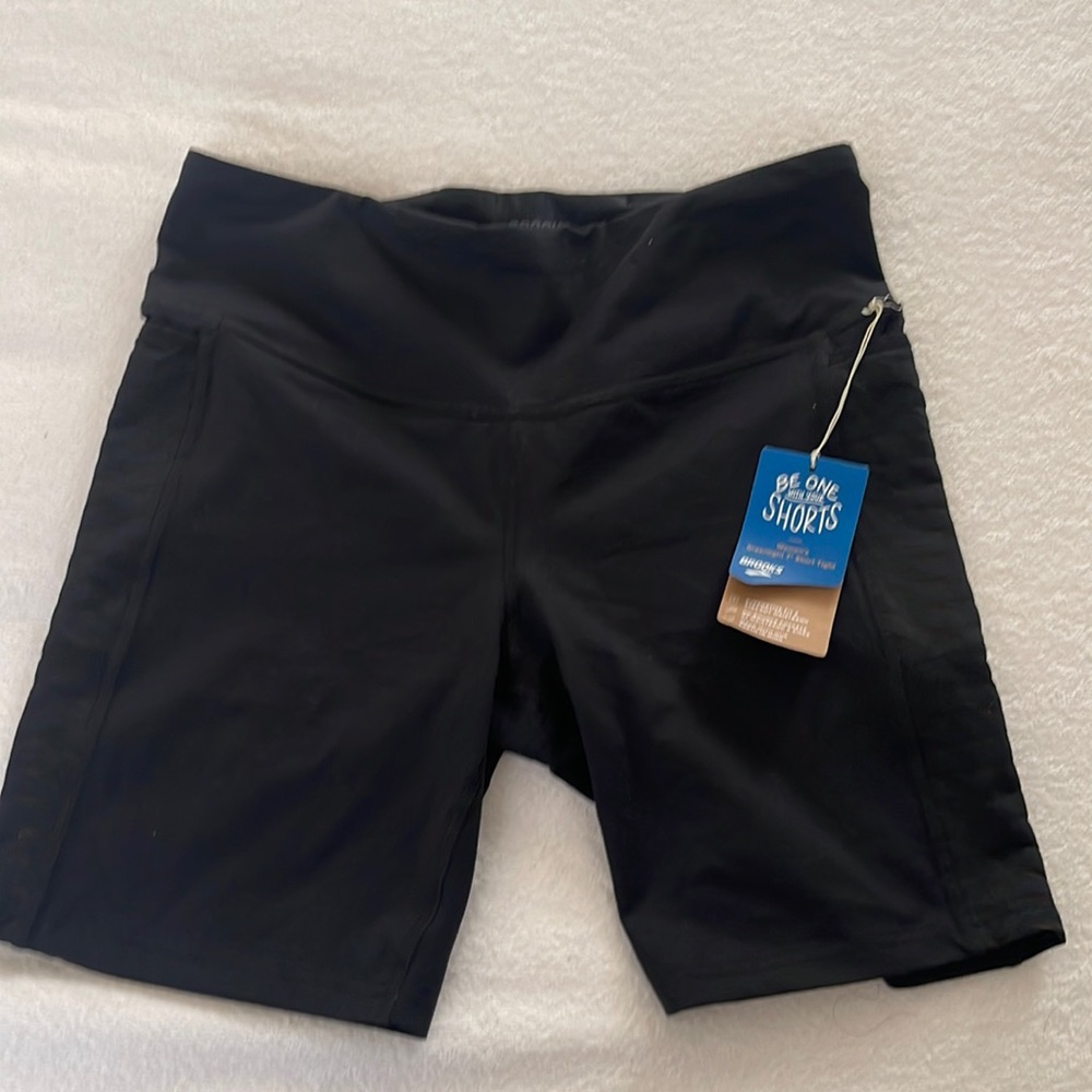 Brooks 7” short tights, black medium